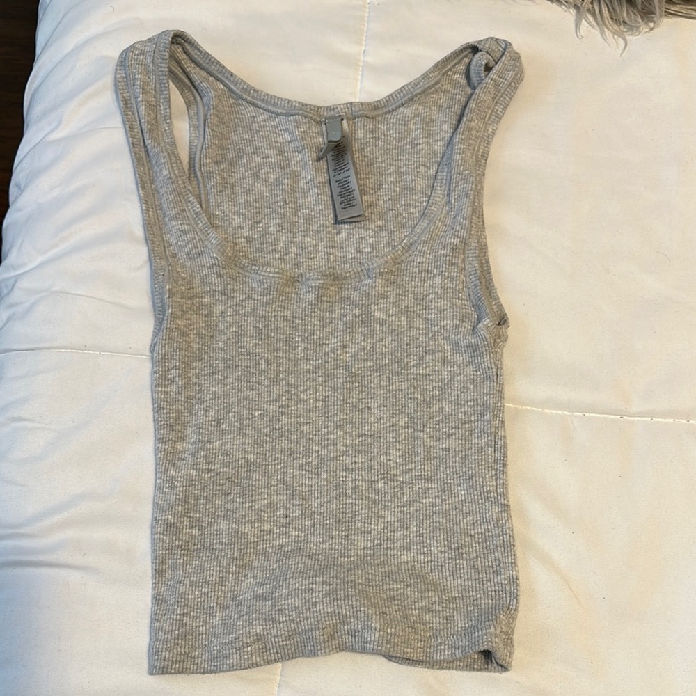 Light Heather Grey skims tank and boxer shorts.